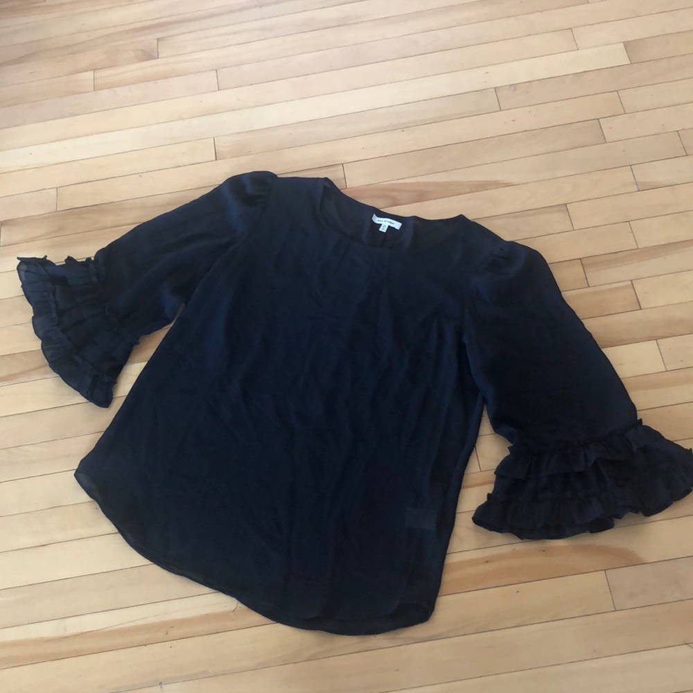 MAX STUDIO Women’s Blouse. Size Medium. Color Black.